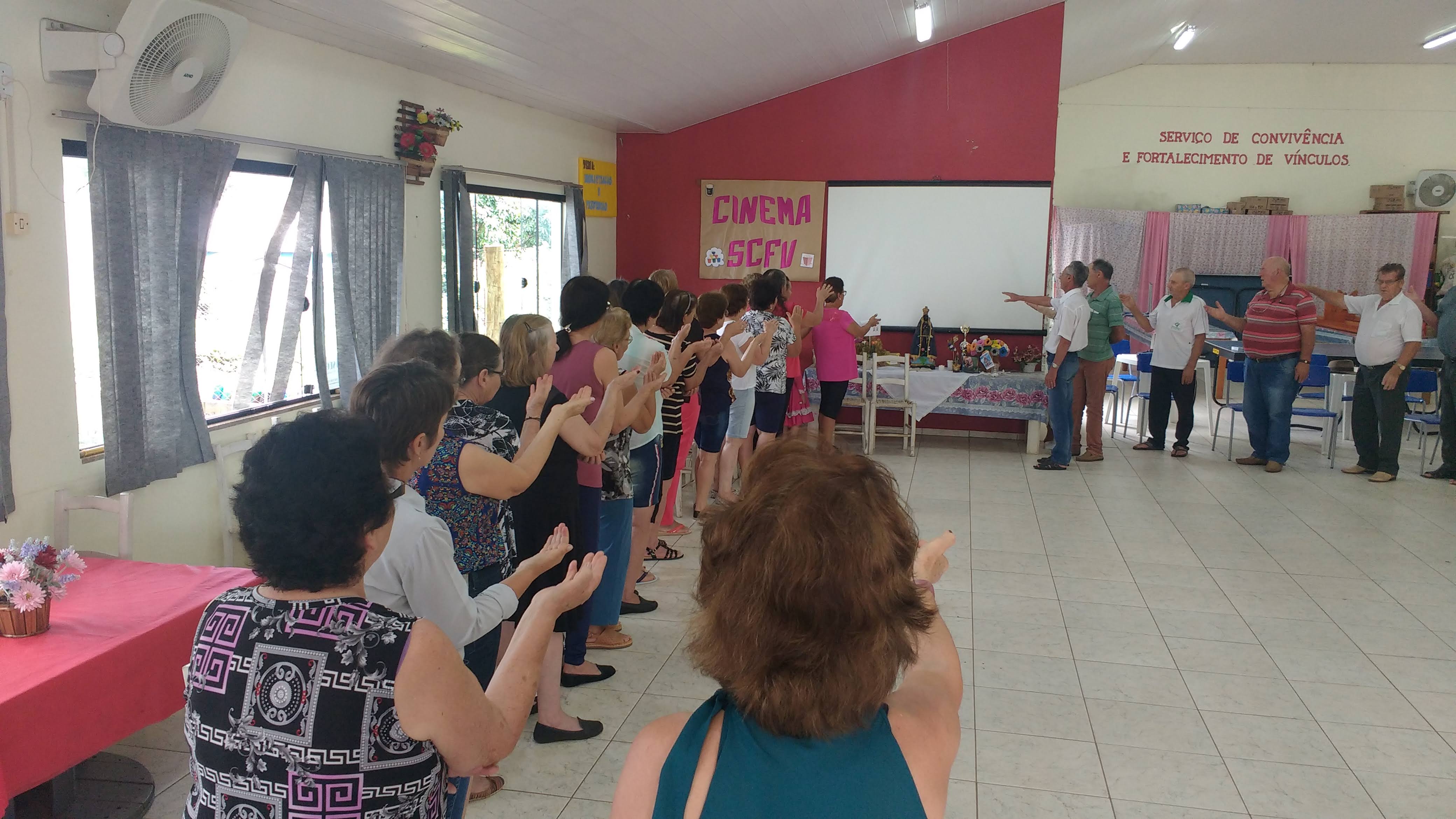 Read more about the article Prefeita Clori Peroza participa de encontro com os idosos do grupo Renascer de Ipuaçu