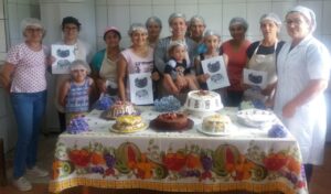 Read more about the article Agricultoras aprendem receitas de bolos e tortas em curso no interior de Passos Maia