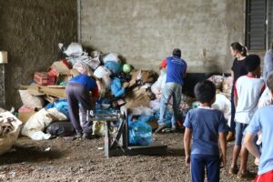 Read more about the article Quase uma tonelada de lixo é recolhida em projeto desenvolvido com centenas de alunos em Passos Maia