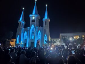 Read more about the article Iluminação da Igreja Matriz proporciona espetáculo na abertura do Natal