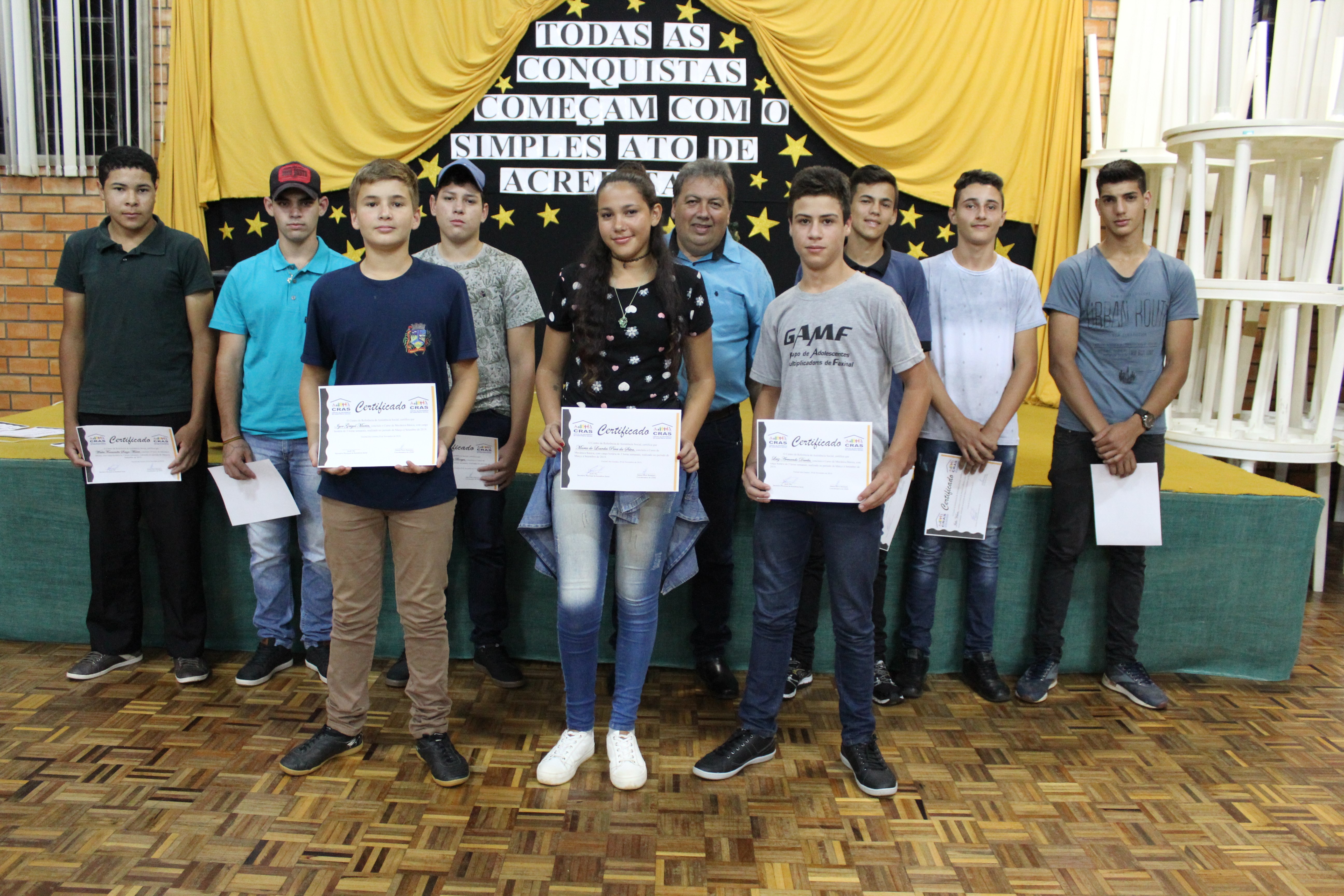 Read more about the article Oitenta e cinco alunos recebem o certificado das oficinas da Assistência Social