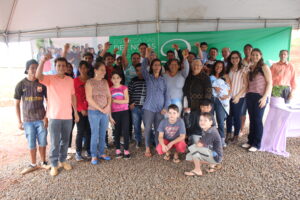 Read more about the article Prefeita Eliéze realiza a entrega de dez novas casas em São Domingos