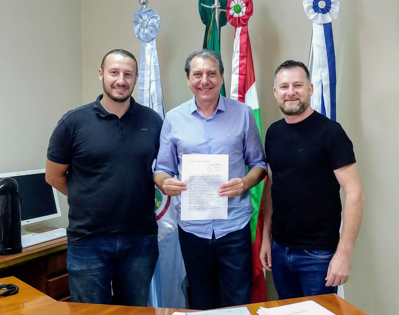 Read more about the article O Governo Municipal de Ponte Serrada inicia 2020 com assinaturas de 02 convênios para Secretaria Municipal de Agricultura