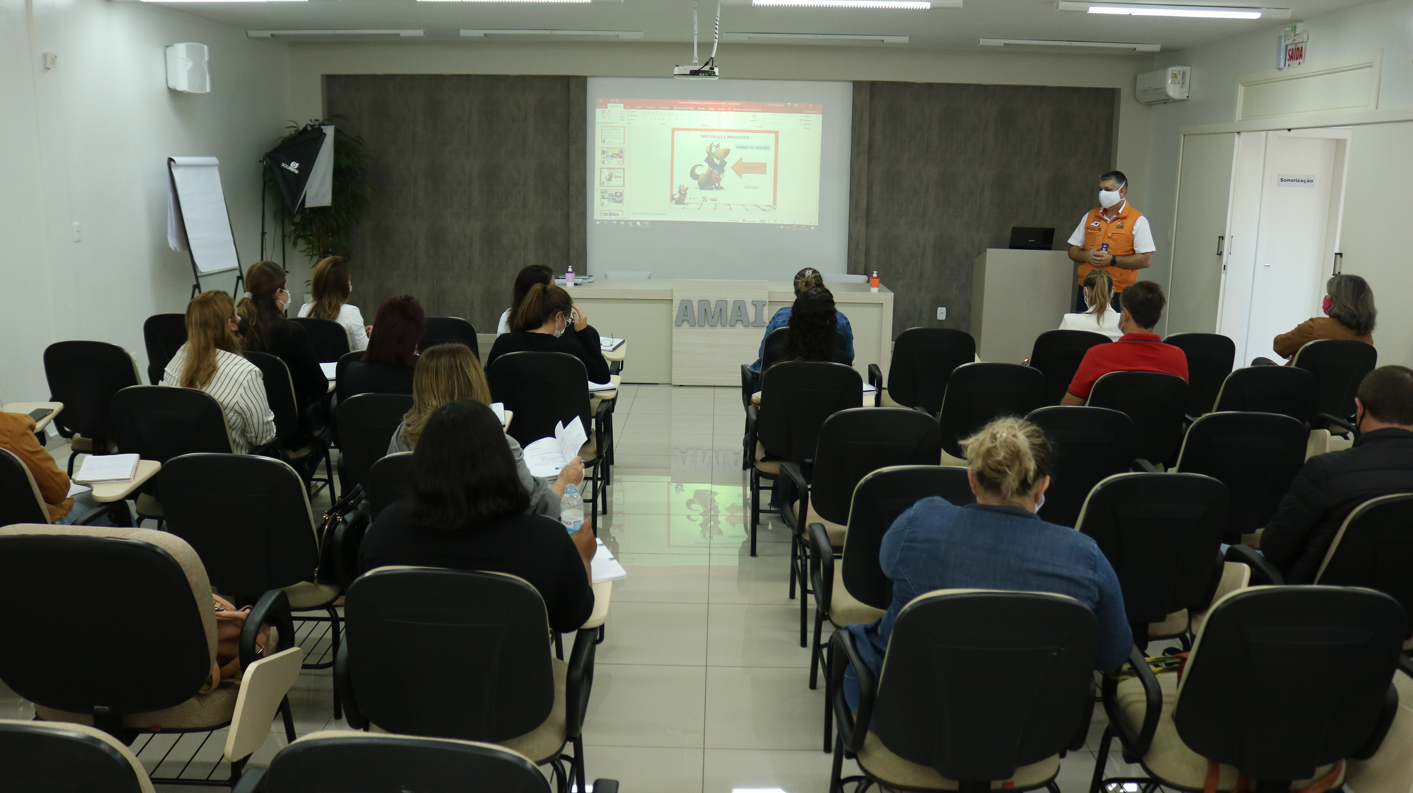 Read more about the article Reunião do Colegiado de educação da AMAI apresenta balanço do retorno às aulas