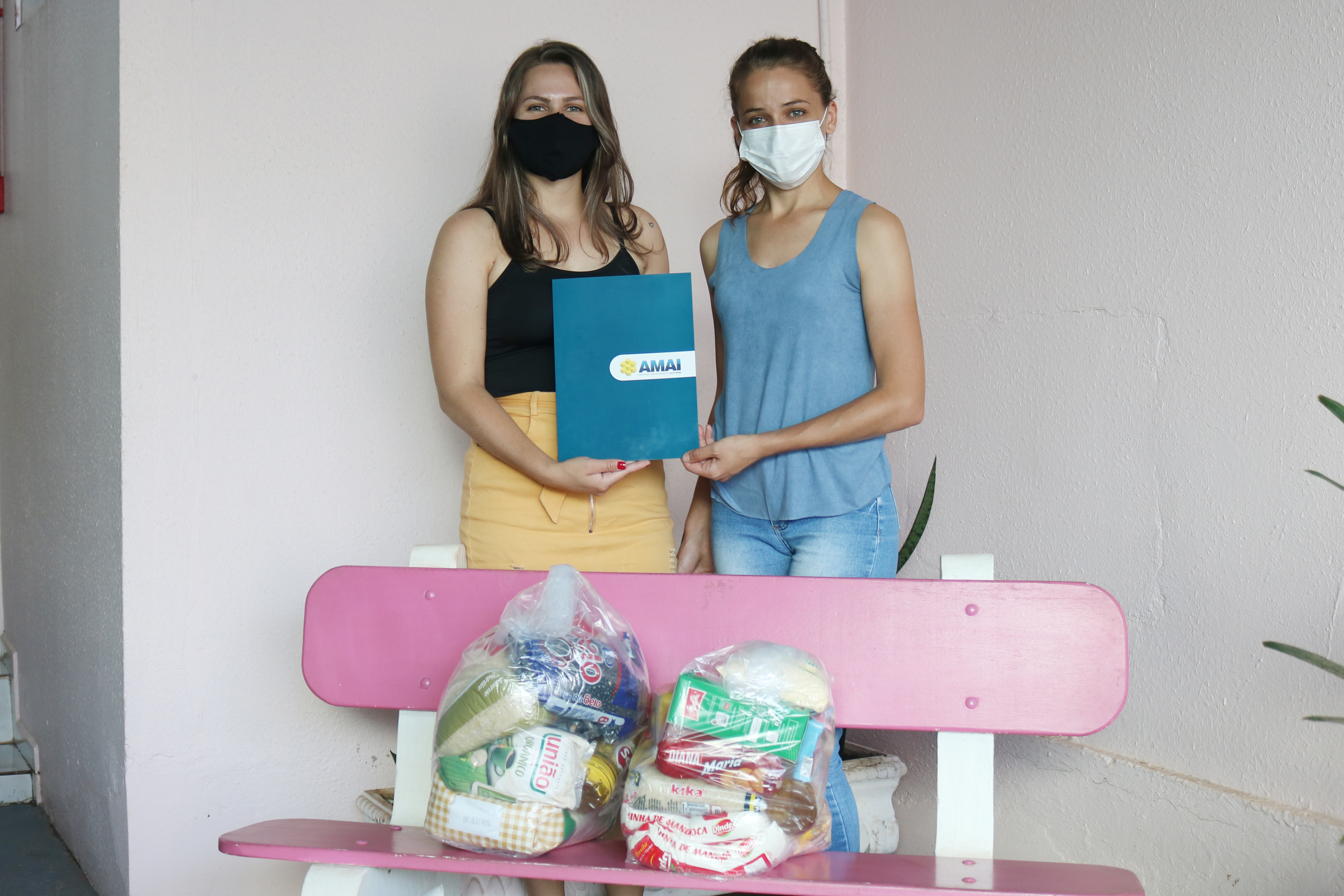 Read more about the article AMAI realiza entrega de donativos à Rede Feminina de Combate ao Câncer