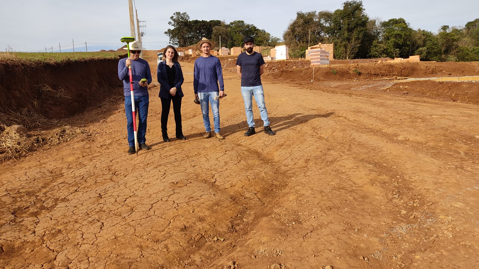 Read more about the article Trabalho em campo da equipe de topografia em Vargeão