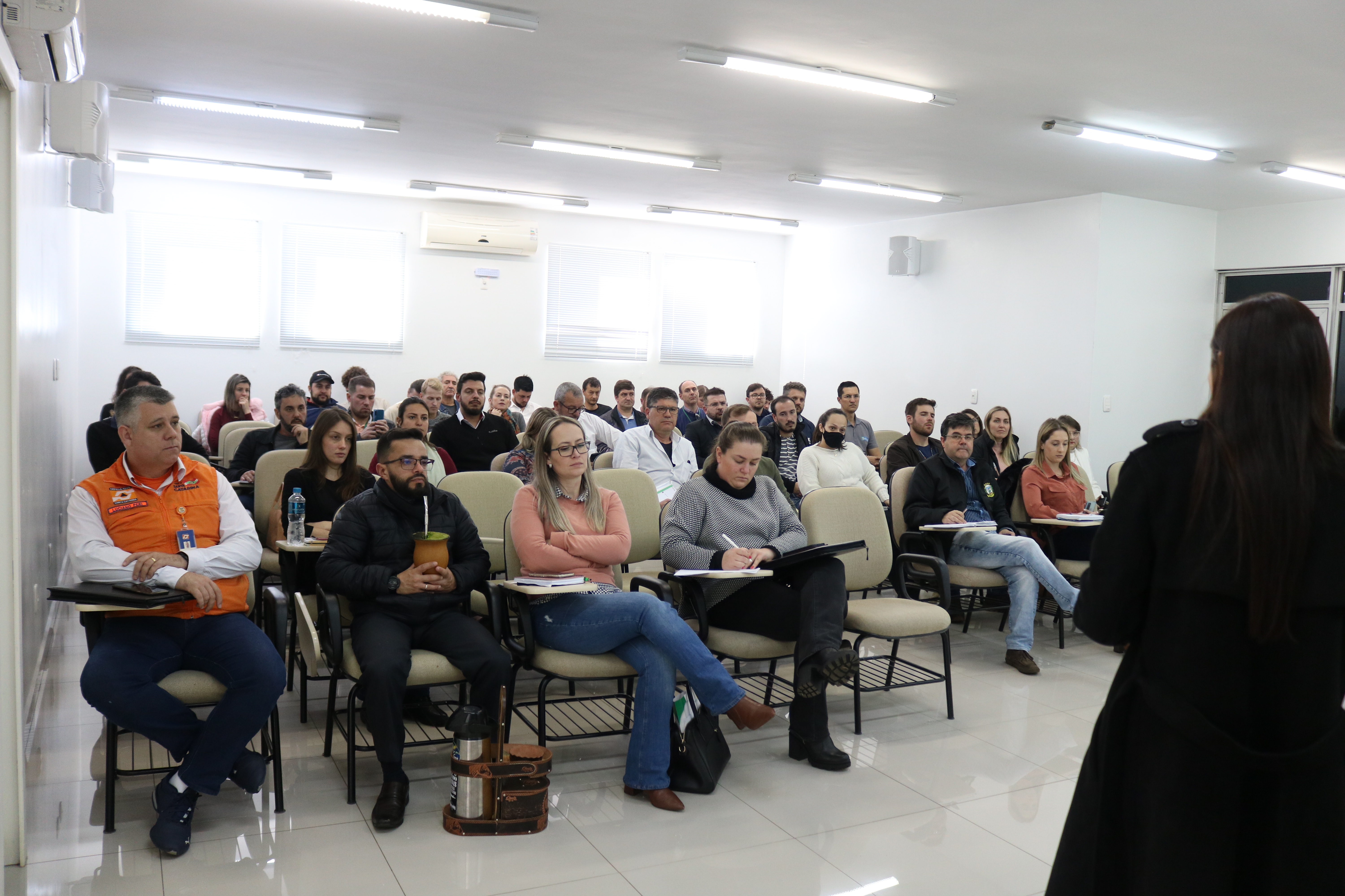Read more about the article Capacitação na AMAI reúne servidores de 28 municípios
