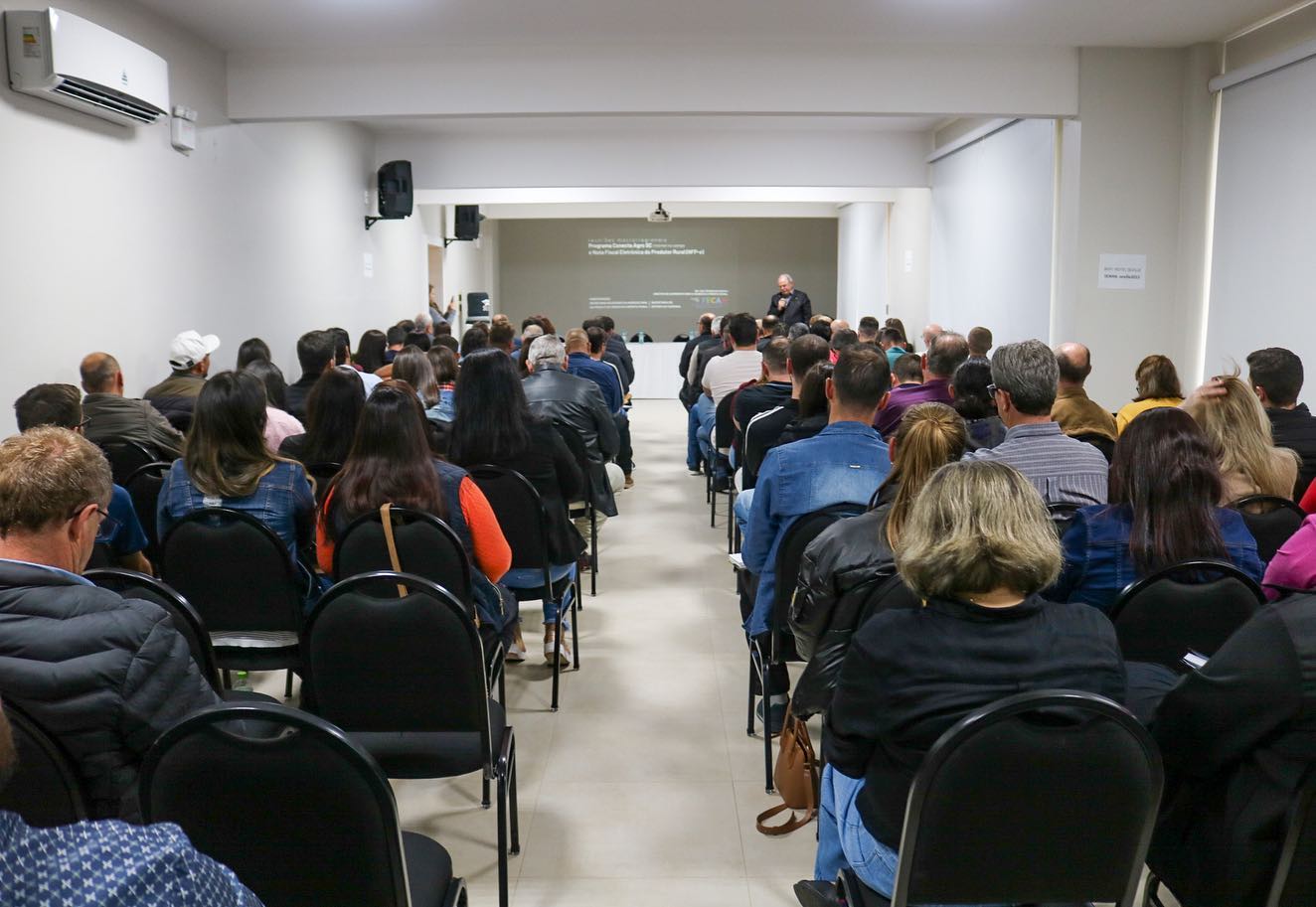 You are currently viewing Servidores de 38 municípios participam de reunião sobre nota fiscal eletrônica