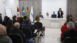 Read more about the article Secretária de Estado da Saúde realiza reunião técnica na AMAI
