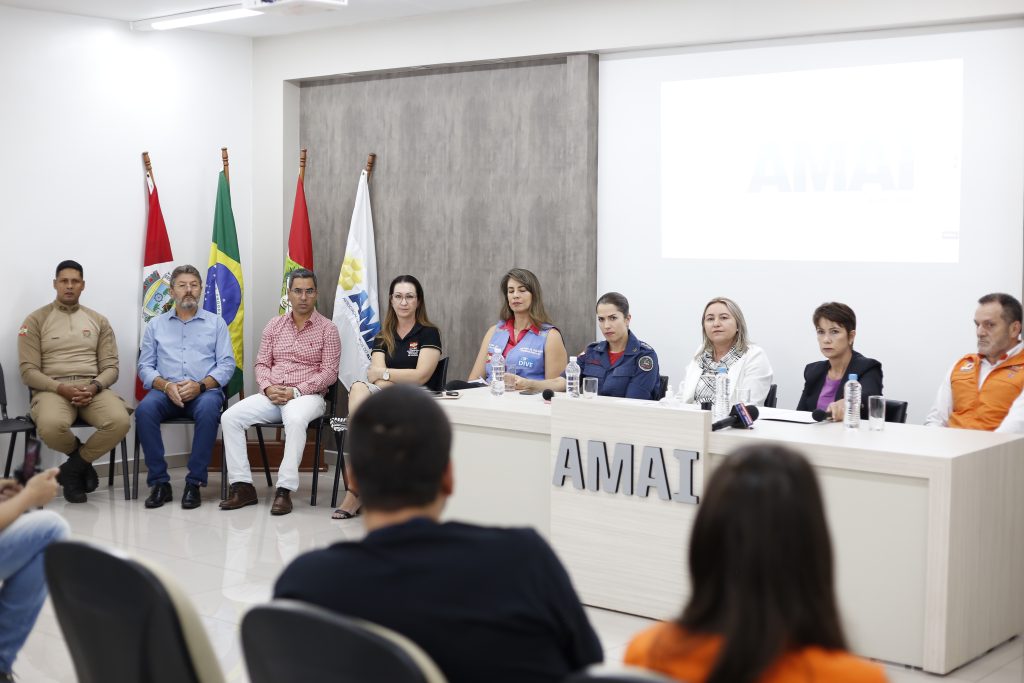 Coletiva de imprensa realizada na AMAI repassa situação da dengue na regional e ações de combate ao mosquito