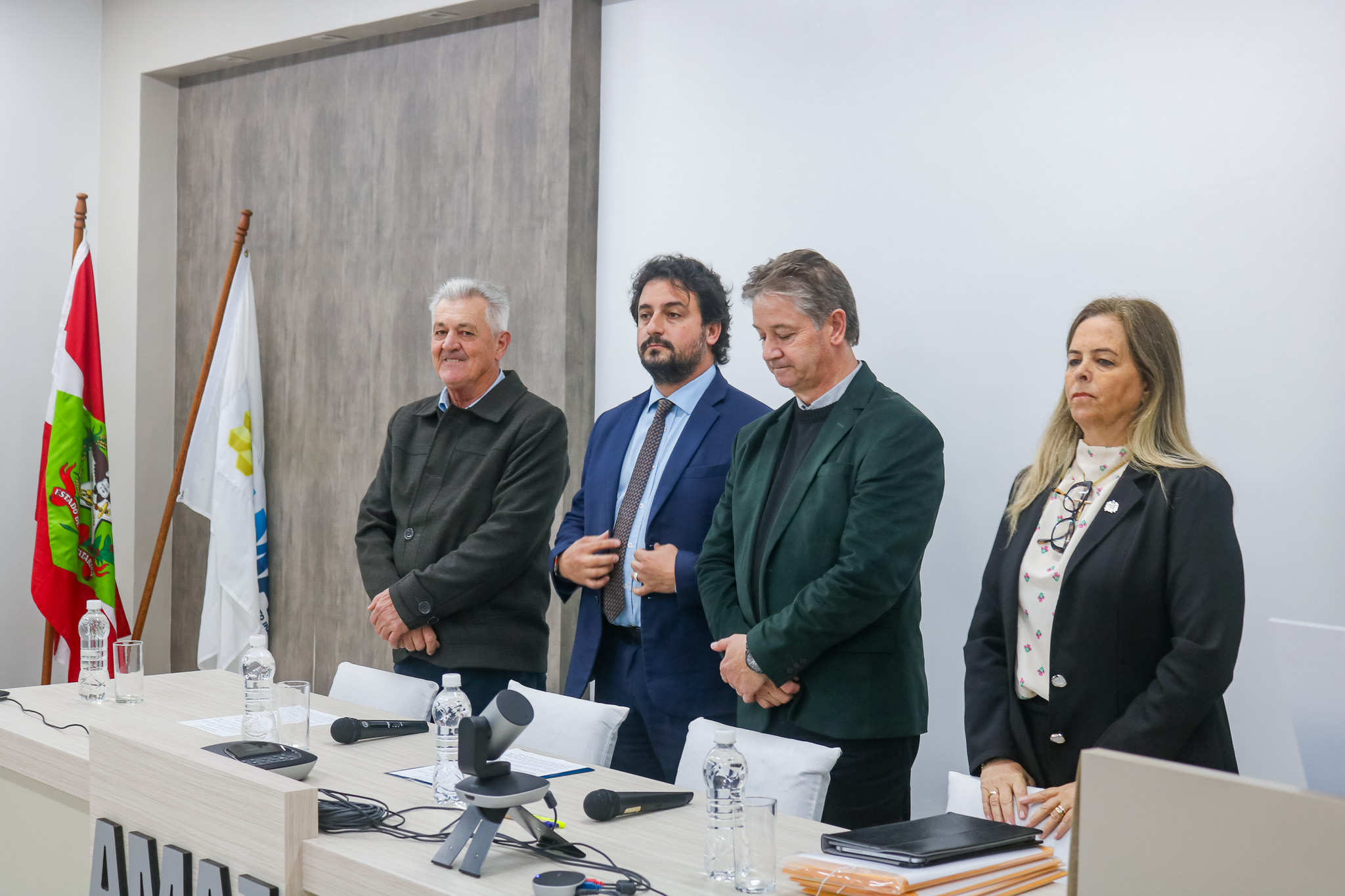 Read more about the article Reunião na AMAI, recebe três Secretarias do Estado de SC e representante do Governo Federal