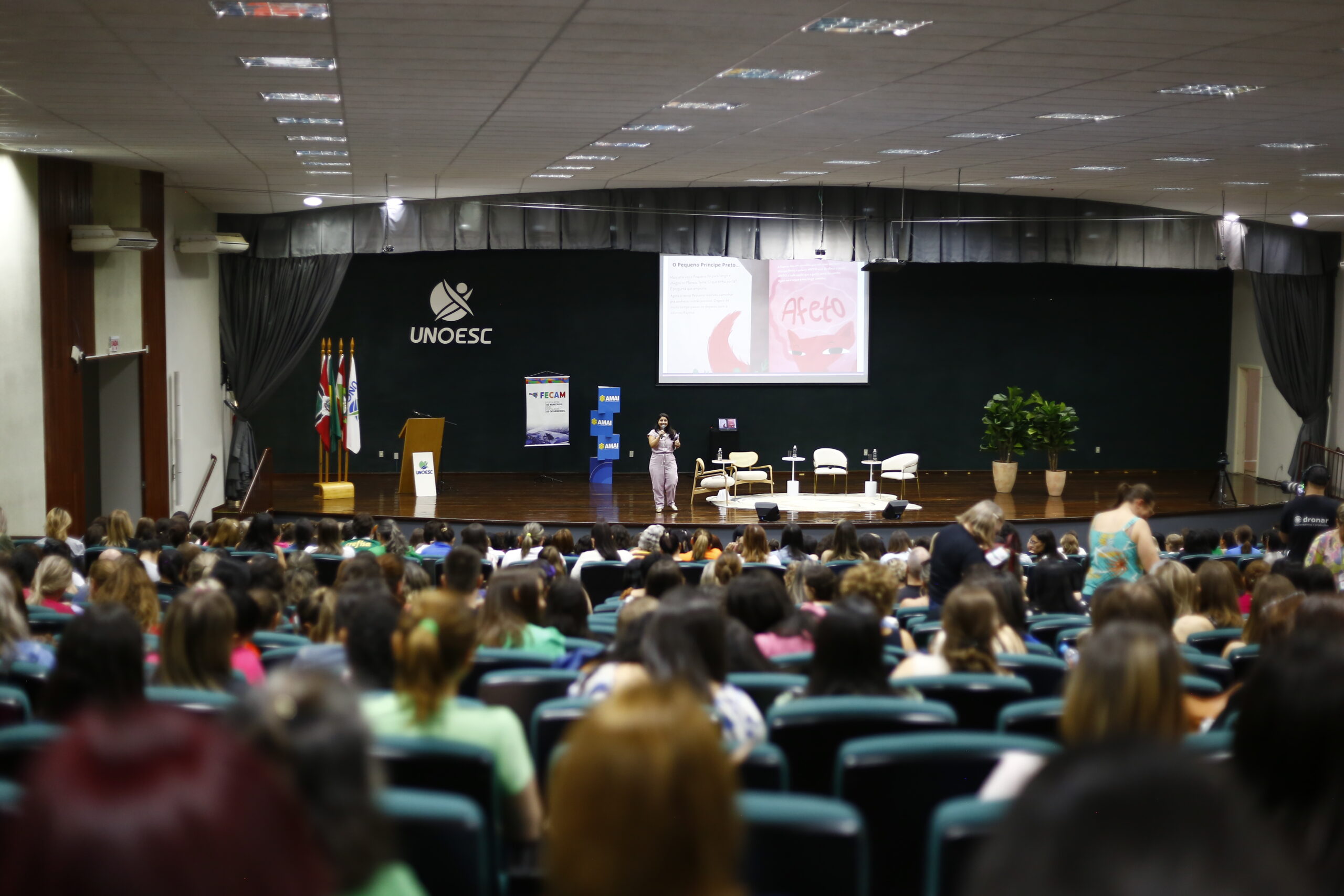 You are currently viewing Seminário sobre o Autismo reúne mais de 800 educadores da região AMAI