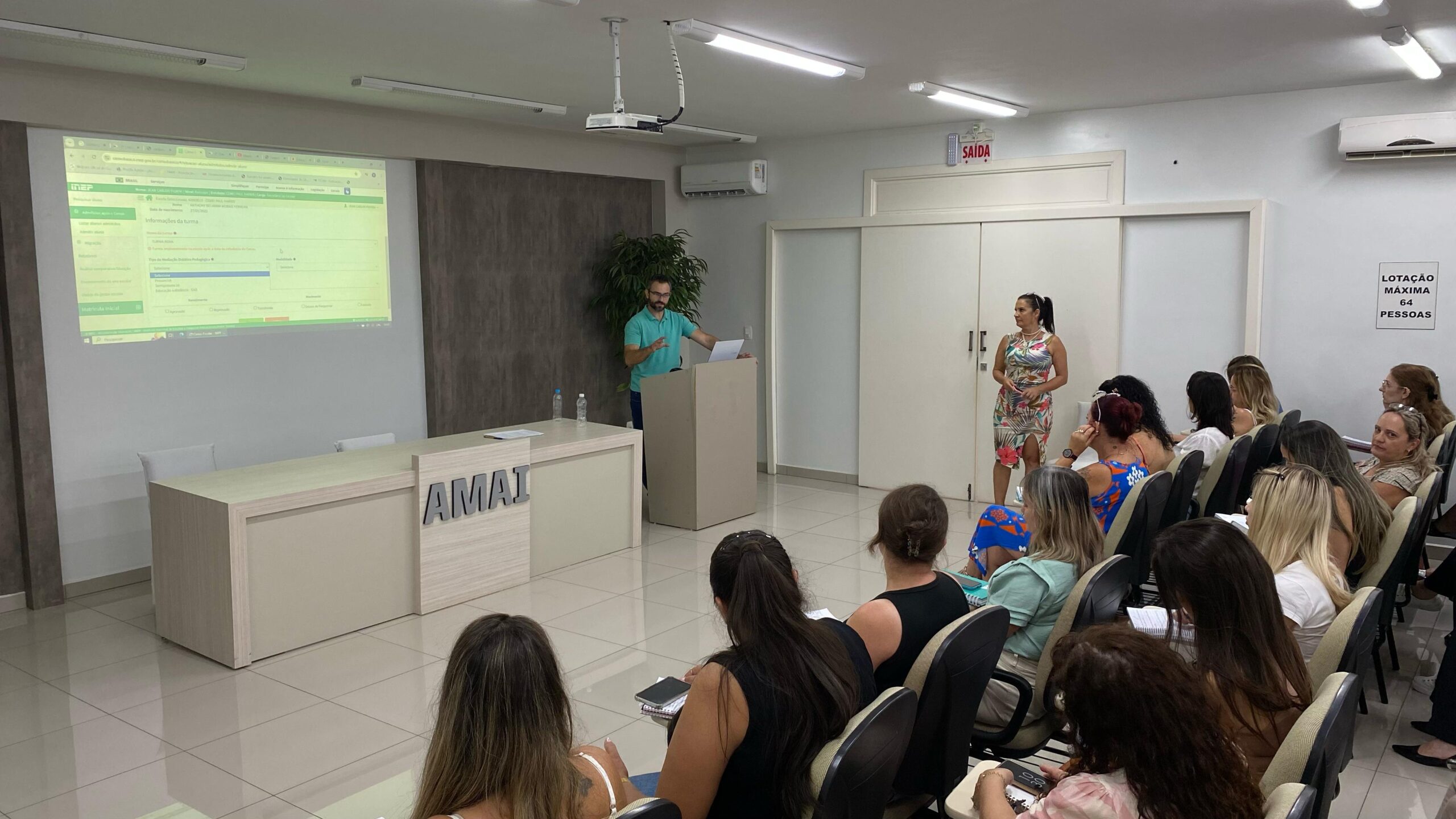 Read more about the article Técnicos municipais participam de curso sobre o Censo Escolar na AMAI